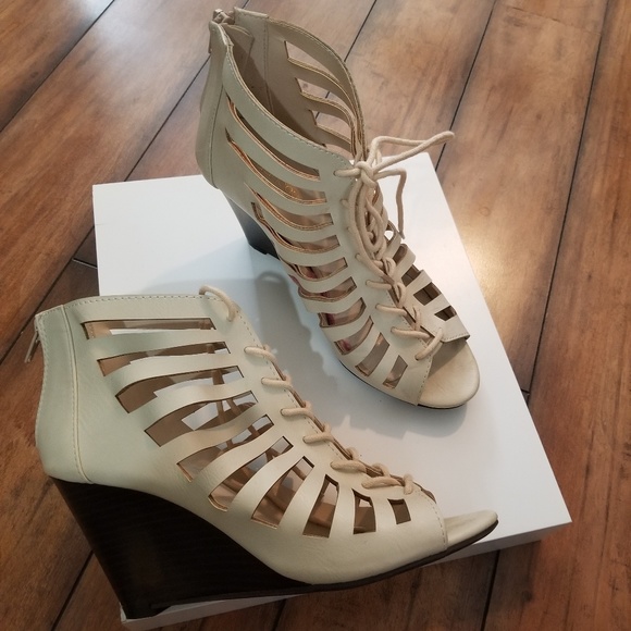 Maurices Women's Cut Out CREAM Wedges - 7.5 - Picture 2 of 5